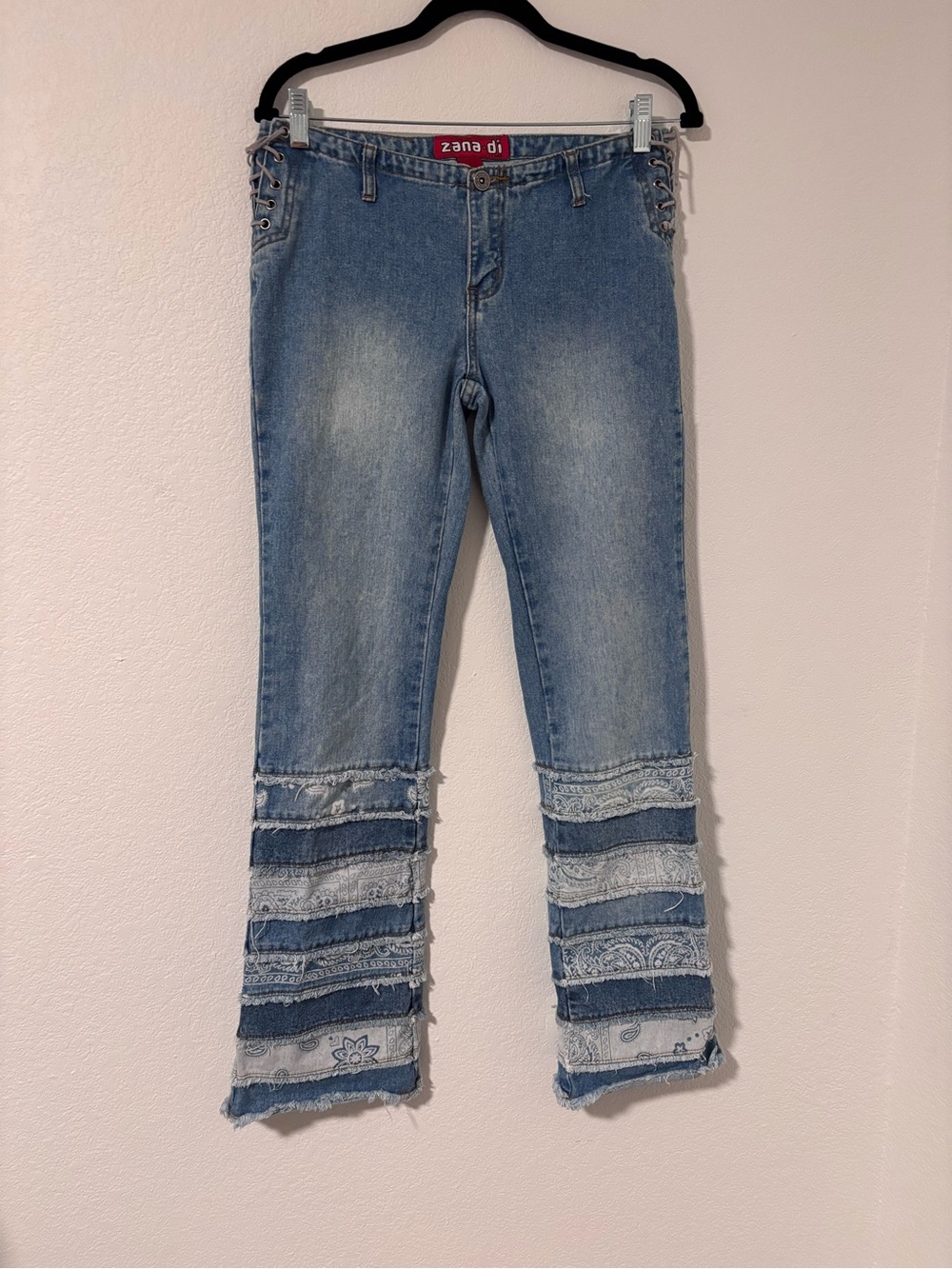 Vintage Y2K Zana-Di Light Blue Distressed Paisley Patchwork Tie Jeans Size 3